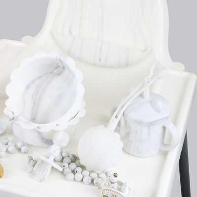 O bebê por atacado Geschirr conduziu desmamar o produto de alimentação do grupo dos utensílios de mesa do bebê do silicone da placa da bacia da colher da bacia da colher do babador do silicone