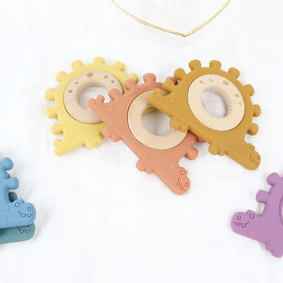 Punho de madeira dos brinquedos das multi crianças do silicone da cor para o infante