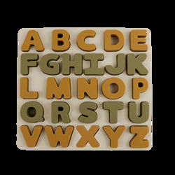 Enigma do silicone das crianças do produto comestível com forma do alfabeto das letras