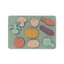 Os vegetais dão forma a Montessori que as serras de vaivém confundem o material do silicone do produto comestível