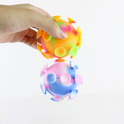 Multi bola colorida do copo da sução dos brinquedos do silicone do bebê para o partido das crianças