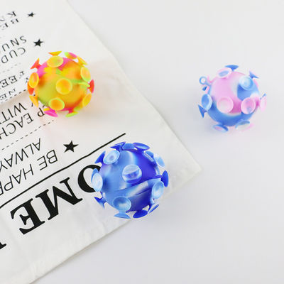 Multi bola colorida do copo da sução dos brinquedos do silicone do bebê para o partido das crianças