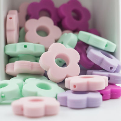 Silicone dos furos da flor que sai os dentes o grânulo 4.5cm para a colar da mastigação do grampo da chupeta de DIY