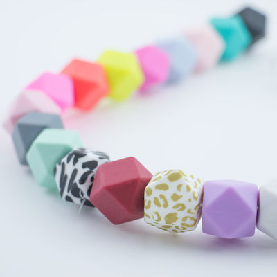silicone do hexágono de 17mm que sai os dentes a segurança amigável de Eco do grânulo Chewable para sair os dentes do bebê