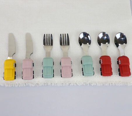 Forquilha de aço inoxidável personalizada da cor com o punho do silicone da forma do carro