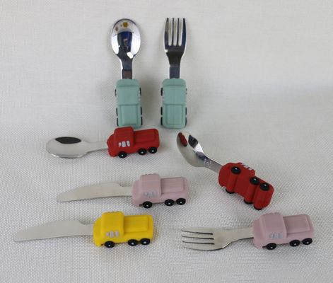 Forquilha de aço inoxidável personalizada da cor com o punho do silicone da forma do carro