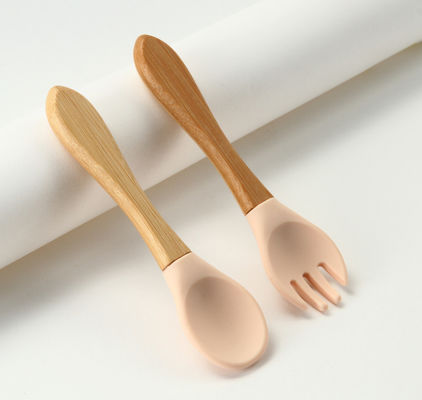 Forquilhas do silicone e colheres feitas sob encomenda, comida para bebê do silicone ajustado para a criança que desmama o treinamento