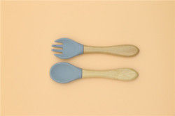 A colher de alimentação do bebê do silicone do produto comestível sustentável com personaliza o logotipo