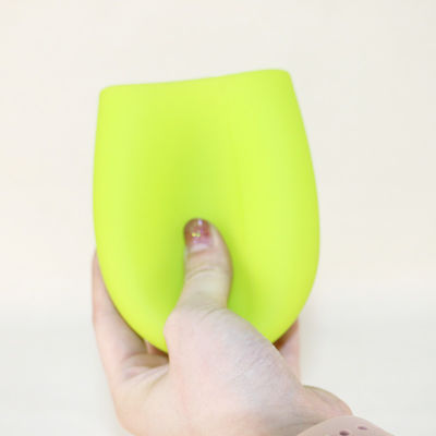O copo BPA da água do silicone da cor de Panton não livra nenhum punho nenhuma tampa para a cerveja do vinho