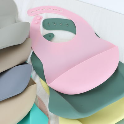 Bens personalizados do babador do bebê do silicone para a alimentação da criança do bebê