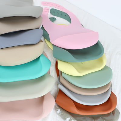 Bens personalizados do babador do bebê do silicone para a alimentação da criança do bebê