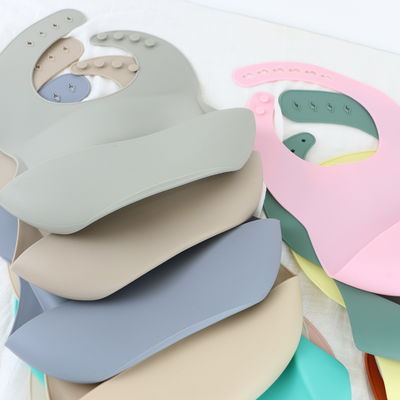 Bens personalizados do babador do bebê do silicone para a alimentação da criança do bebê