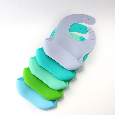 Babador personalizado macio confortável do silicone impermeável para comer bebendo do bebê