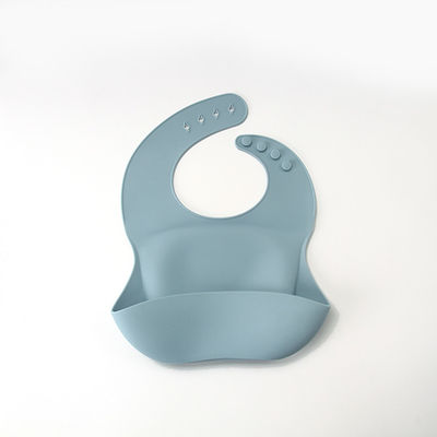 Babador personalizado macio confortável do silicone impermeável para comer bebendo do bebê
