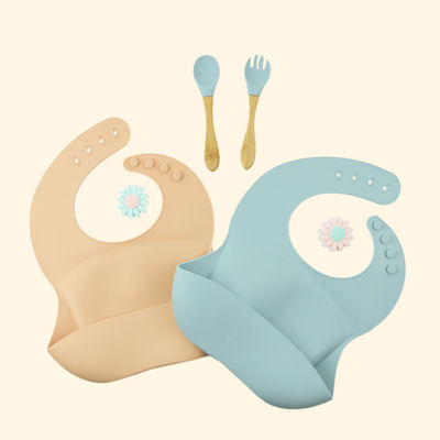 4 do babador livre do bebê do silicone dos botões BPA bens macios impermeáveis ajustáveis