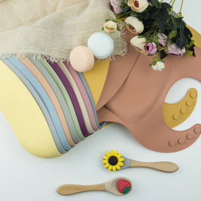 4 do babador livre do bebê do silicone dos botões BPA bens macios impermeáveis ajustáveis