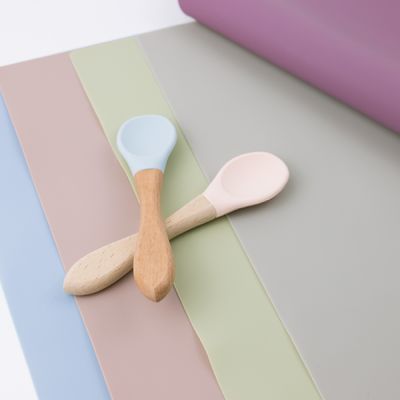 Esteira de lugar livre do silicone das crianças do deslizamento de BPA não colorida com a esteira personalizada da mesa da esteira de tabela do logotipo