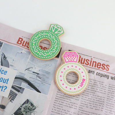 Desenhos animados Diamond Silicone Baby Teether, anéis saindo os dentes do silicone não tóxico