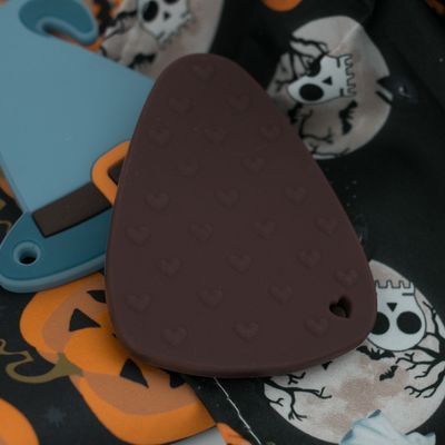 Bebê Teether do silicone do chapéu das bruxas de Dia das Bruxas colorido para acalmar a dor sair os dentes
