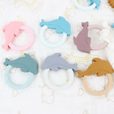 Bebê colorido Teether do silicone com forma animal do pinguim dos desenhos animados