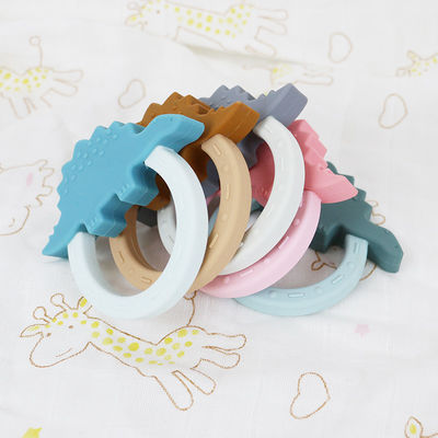 Bebê colorido Teether do silicone com forma animal do pinguim dos desenhos animados