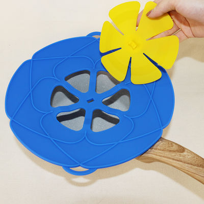 O dobro de Pan Lid Cover Reusable With do silicone do produto comestível pendura cozinhando