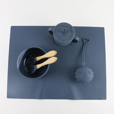 O grupo dos utensílios de mesa do silicone do produto comestível, sução do silicone dividiu a placa impermeável
