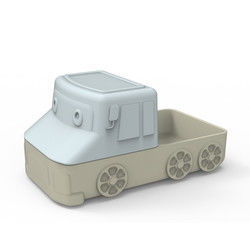 O carro bonito da placa da sução do silicone dos desenhos animados dá forma para o bebê que come o alimento