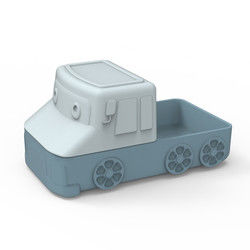 O carro bonito da placa da sução do silicone dos desenhos animados dá forma para o bebê que come o alimento