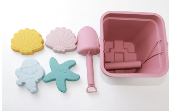 O silicone de flutuação do entretenimento da água de Toy Set Bucket Colorful For da praia do silicone de 6 partes molda o brinquedo da areia da estrela do mar