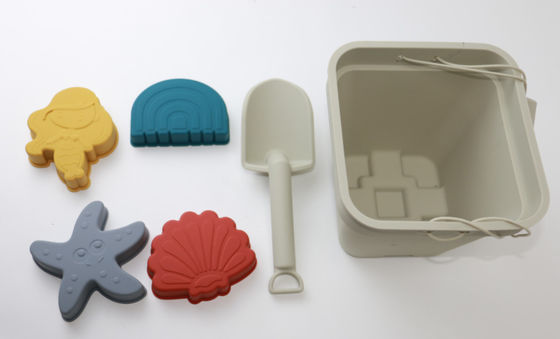 O silicone de flutuação do entretenimento da água de Toy Set Bucket Colorful For da praia do silicone de 6 partes molda o brinquedo da areia da estrela do mar