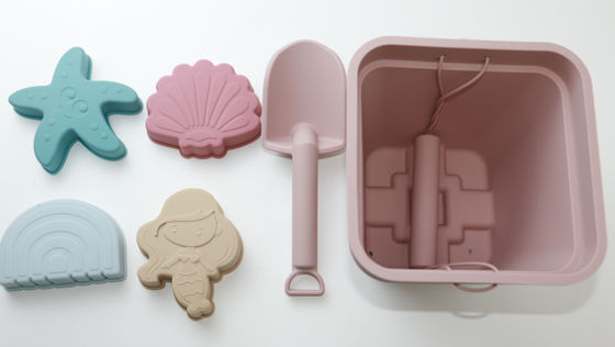 O silicone de flutuação do entretenimento da água de Toy Set Bucket Colorful For da praia do silicone de 6 partes molda o brinquedo da areia da estrela do mar