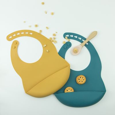 Babador de alimentação BPA do bebê do silicone da criança delicado livre com coletor do alimento