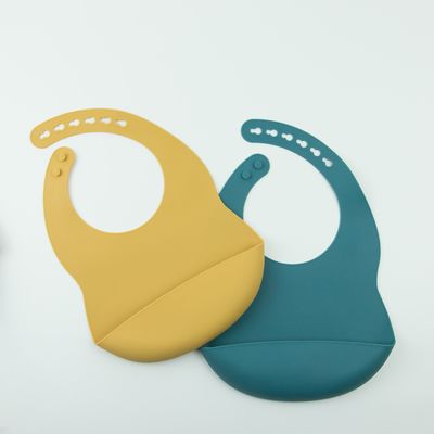 Babador de alimentação BPA do bebê do silicone da criança delicado livre com coletor do alimento