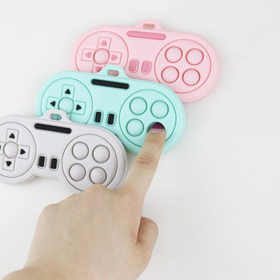Bebê que sai os dentes produtos - brinquedos bonitos feitos sob encomenda dos teethers do silicone da forma do controlador do jogador dos desenhos animados das várias cores laváveis