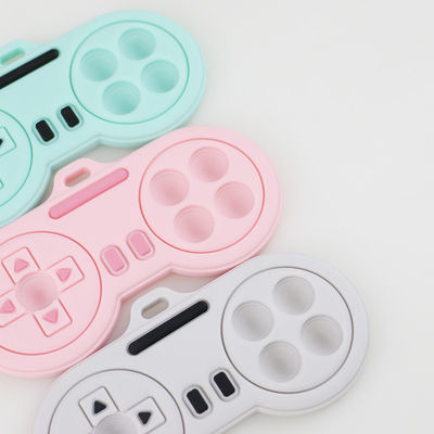 Bebê que sai os dentes produtos - brinquedos bonitos feitos sob encomenda dos teethers do silicone da forma do controlador do jogador dos desenhos animados das várias cores laváveis