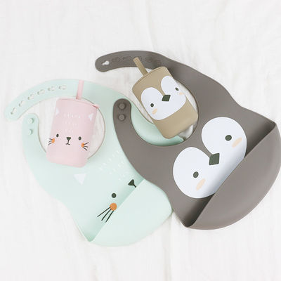 Impermeável e fácil de limpar silicone bebê bib para 0-4 anos de idade animal padrão impresso silicone alimentação bib