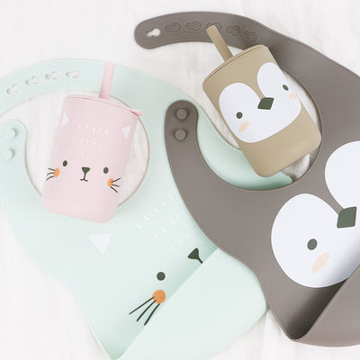 Impermeável e fácil de limpar silicone bebê bib para 0-4 anos de idade animal padrão impresso silicone alimentação bib