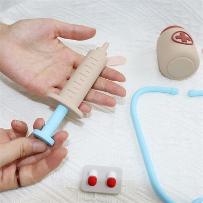 ODM Brinquedos de silicone para bebés Eco-friendly MOQ 100 BPA Free Kids Kit médico de silicone