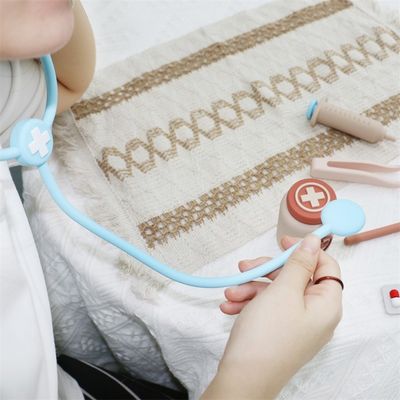ODM Brinquedos de silicone para bebés Eco-friendly MOQ 100 BPA Free Kids Kit médico de silicone