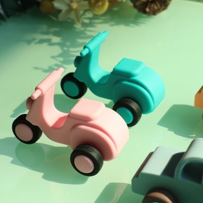 Conjunto de brinquedos de silicone seguros para veículos para bebés camiões de ambulância motocicletas brinquedos de automóveis