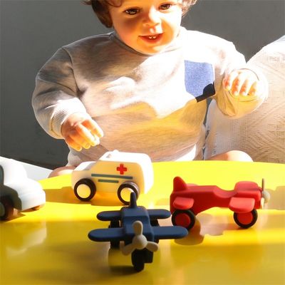 Conjunto de brinquedos de silicone seguros para veículos para bebés camiões de ambulância motocicletas brinquedos de automóveis