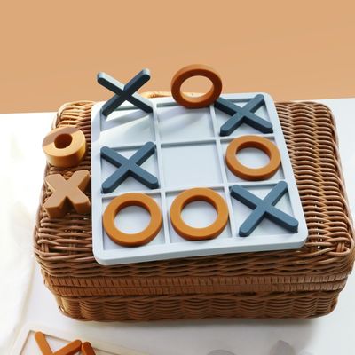 MOQ 50 Sets Silicone XO Tic Tac Toe Puzzle Logotipo personalizável Cores BPA Gratuito Certificado CE Brinquedos de silicone