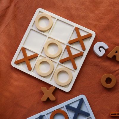 MOQ 50 Sets Silicone XO Tic Tac Toe Puzzle Logotipo personalizável Cores BPA Gratuito Certificado CE Brinquedos de silicone