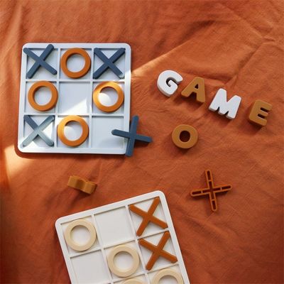 MOQ 50 Sets Silicone XO Tic Tac Toe Puzzle Logotipo personalizável Cores BPA Gratuito Certificado CE Brinquedos de silicone