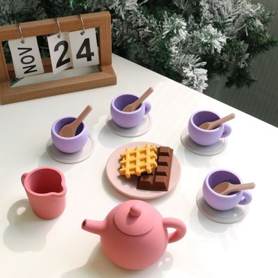 Últimos brinquedos para crianças BPA Grade de alimentos 17pcs gratuito Conjunto de brinquedos de xícaras de silicone