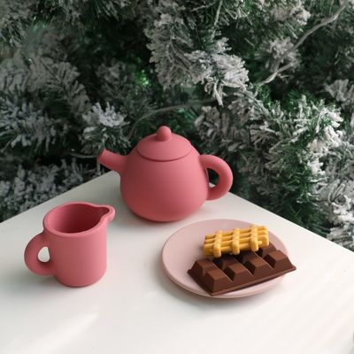 Últimos brinquedos para crianças BPA Grade de alimentos 17pcs gratuito Conjunto de brinquedos de xícaras de silicone
