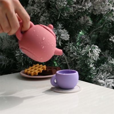 Últimos brinquedos para crianças BPA Grade de alimentos 17pcs gratuito Conjunto de brinquedos de xícaras de silicone