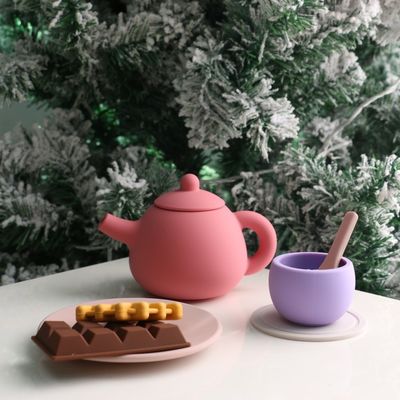 Últimos brinquedos para crianças BPA Grade de alimentos 17pcs gratuito Conjunto de brinquedos de xícaras de silicone
