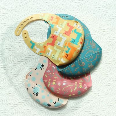 Proteja suas roupas de bebê silicone bebê bib resistente a manchas animal padrão de impressão silicone bib